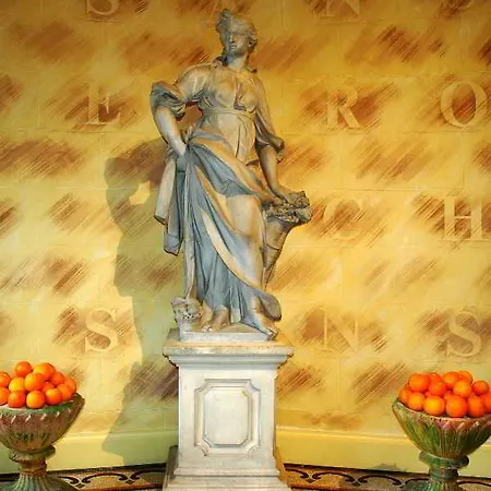 Chateau-hotel De 3* Nieuil