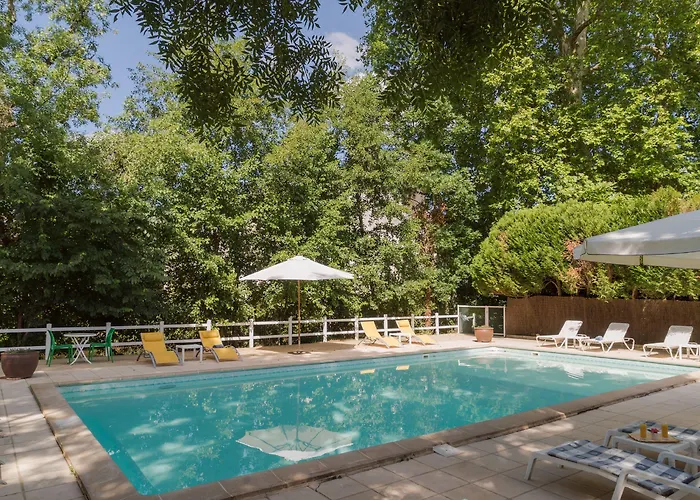 Hotel Chateau-hotel De 3*